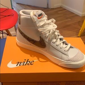 Nike Women’s Blazers Mid ‘77 Vintage (Snake Skin)